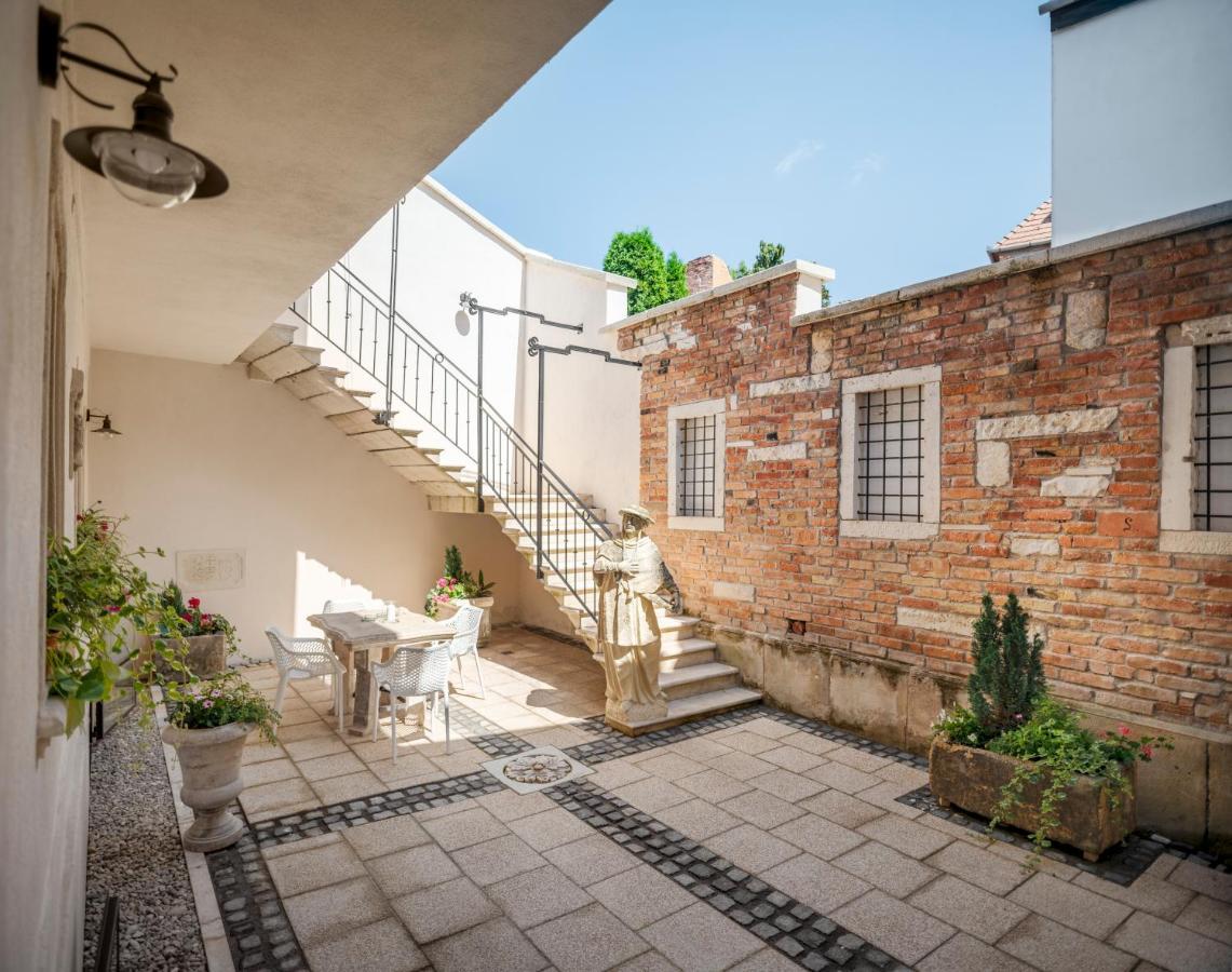 Florand Rooms&Wine Sopron Exterior photo